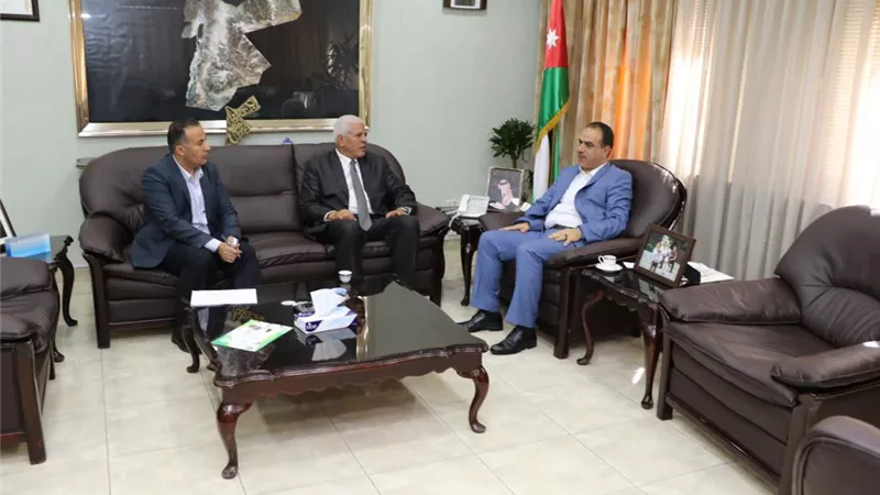 نقيب الزراعيين يبحث تكثيف التعاون مع وزير الزراعة الأردنى