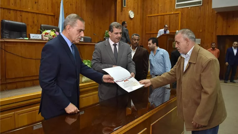 محافظ أسيوط يكرم الجهات التي شاركت في إدارة أزمة أمطار عزبة سعيد