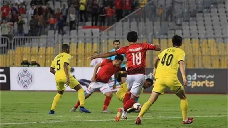 الأهلى يوقع عقوبات مالية على اللاعبين بعد الخروج من البطولة العربية