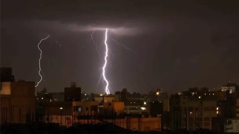 الرعد والسيول يثيران الذعر بجمصة