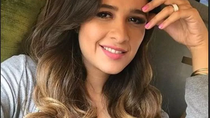 ابتسامة معبره لياسمين عبد العزيز مع ابرز نجوم الفن .. صور