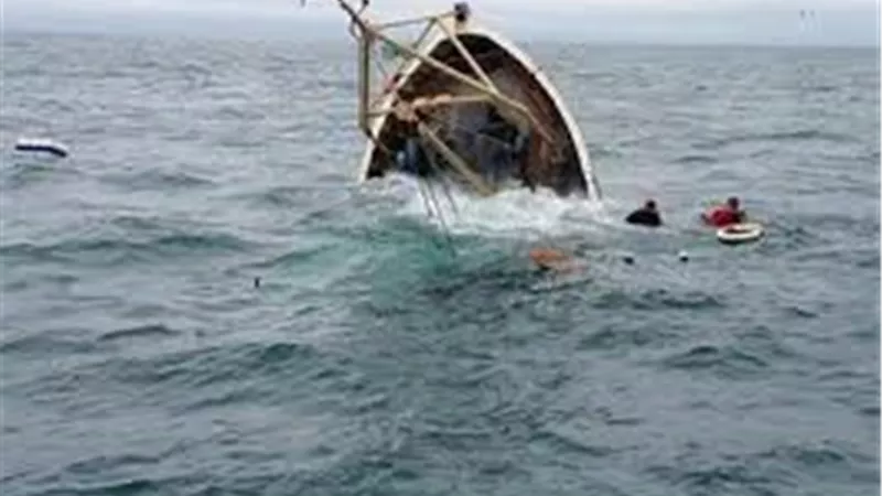 مصرع 5 أشخاص إثر انقلاب قارب بالبحيرة