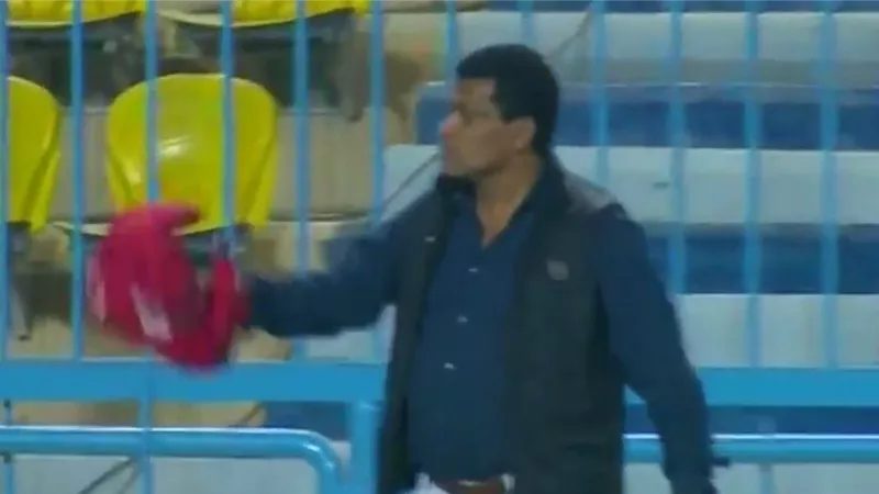 أول تعليق لمدرب الداخلية على رفع القميص الأحمر فى وجه جماهير الزمالك