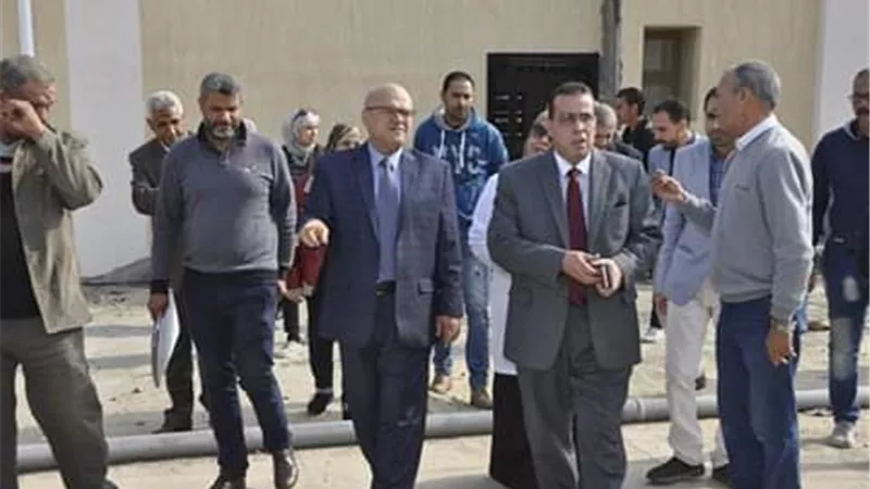 رئيس جامعة قناة السويس يتفقد تجهيزات العناية المركزة الجديدة