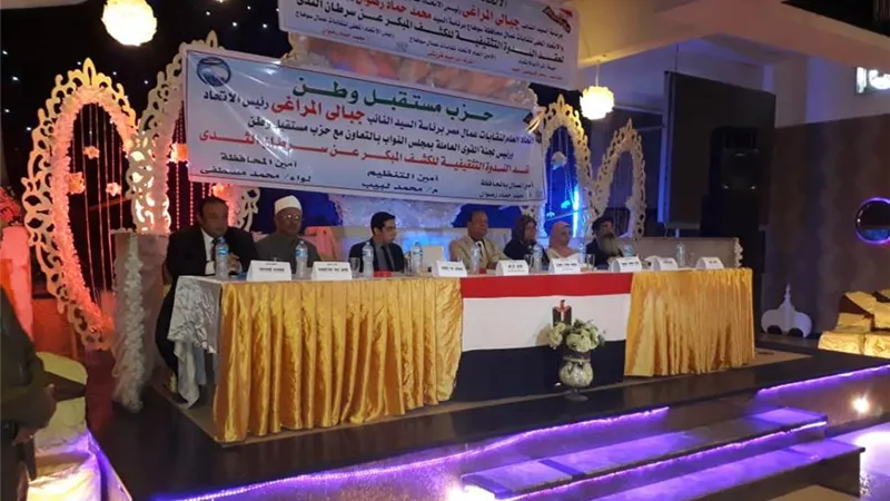 فريق طبى يجرى فحوصا للسيدات على 