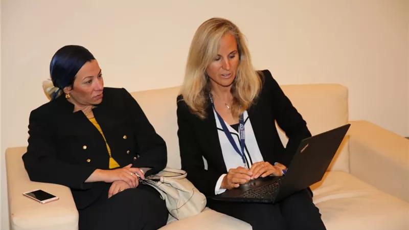 وزيرة البيئة تستعرض سبل حماية الدلافين بمصر