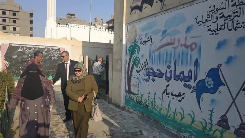 شرطة المرافق تطارد الباعة الجائلين حول مدارس السويس