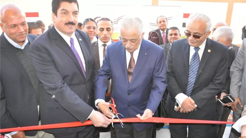 شوقى يفتتح المدرسة الرسمية الدولية بالعبور