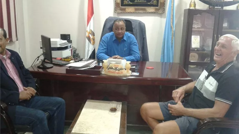 مدرب ملاكمة إنجليزى للشباب والرياضة بالأقصر