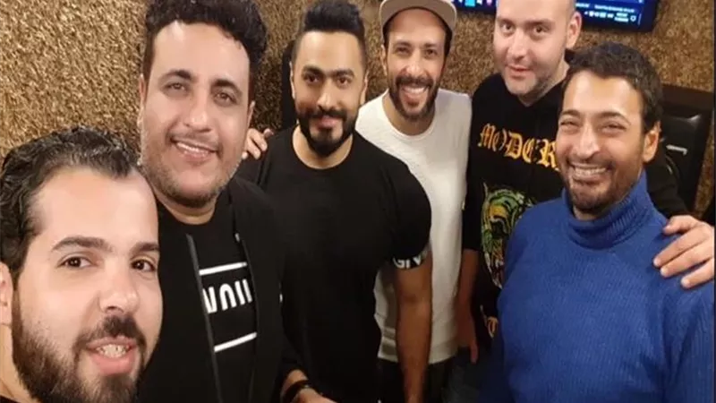 مفاجأه جديده من تامر حسنى وحميد الشاعرى.. صور