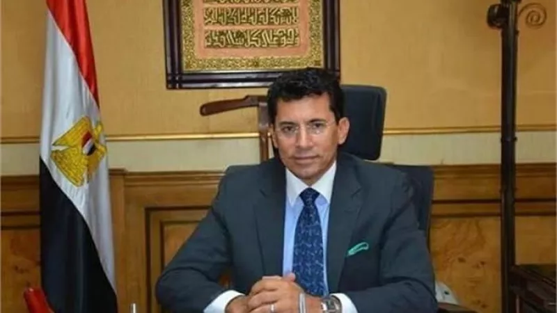 وزير الرياضة يدعم 10 مراكز شباب في الوادى الجديد