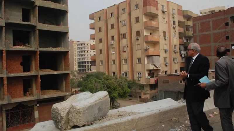 محافظ الجيزة يقطع جولته لإزالة برج مخالف بحرم الدائرى بالعمرانية