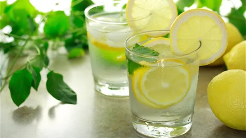 5 فوائد مذهلة لشرب الماء والليمون