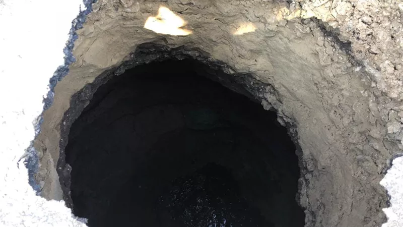 هبوط أرضي أمام مزلقان شاوة بالدقهلية