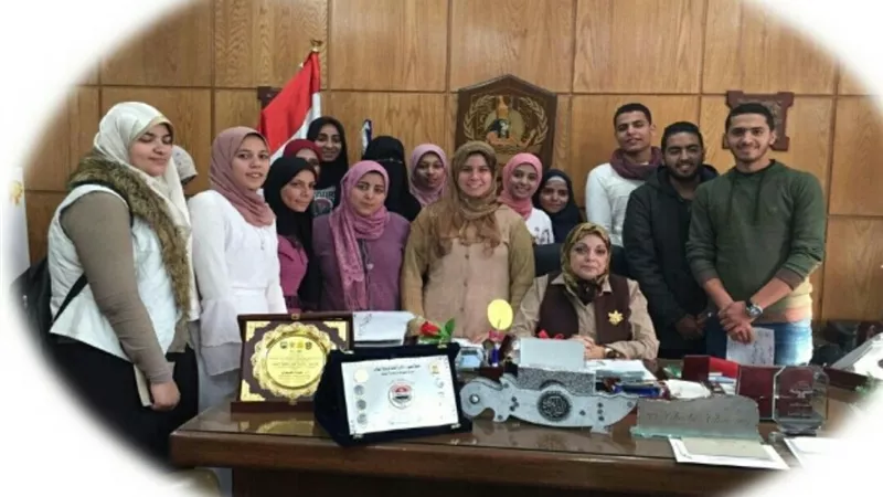 عميدة كلية التربية بجامعة دمنهور تكرم الفائزين بمسابقات اللجنة الثقافية