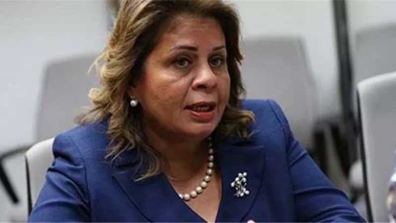 مني منير تستكمل سلسلة ندوات حول الادمان بالمدارس