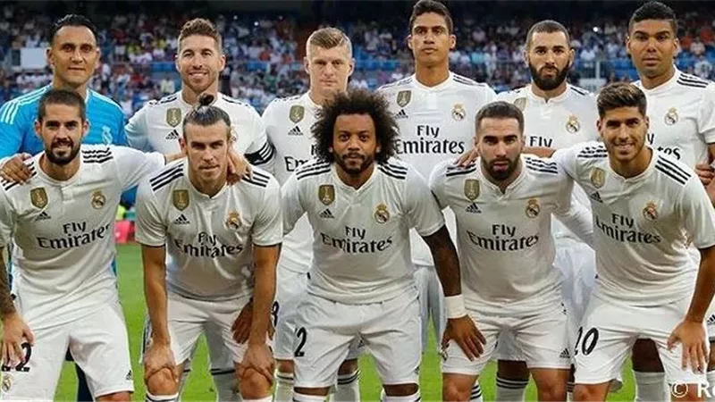 بنزيما وبيل يقودان هجوم ريال مدريد أمام روما
