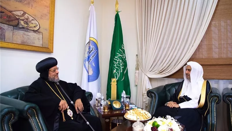 أمين عام رابطة العالم الإسلامي يستقبل الأنبا مرقس أسقف شبرا