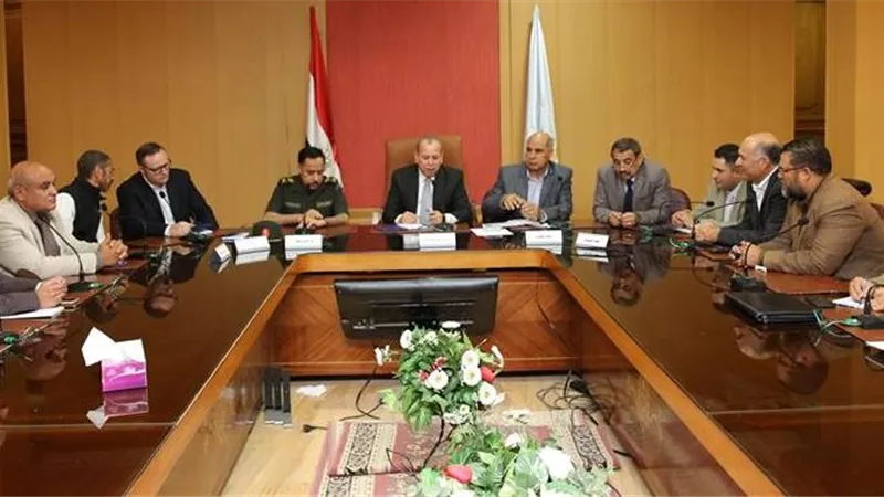محافظ كفرالشيخ ينهى معوقات توصيل المرافق لمصنع فصل الرمال السوداء