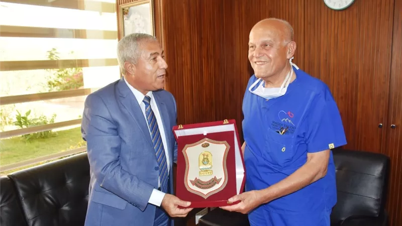 محافظ أسوان يطلق اسم مجدى يعقوب على ميدان الزلابية مع وضع تمثال له بالميدان