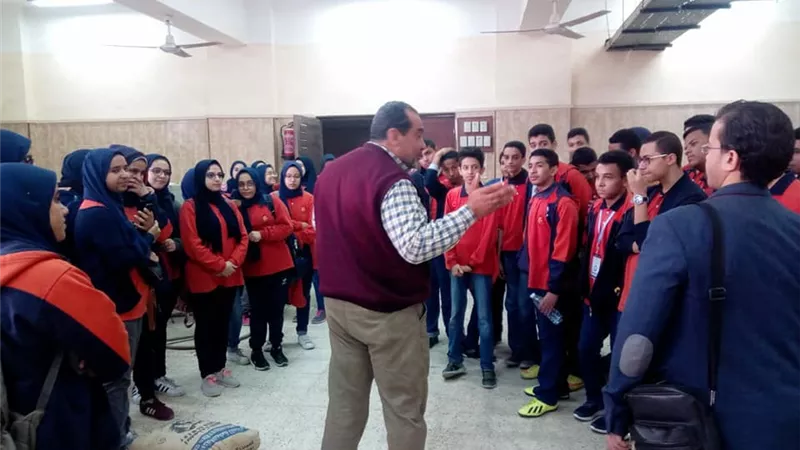 هندسة سوهاج تستقبل مدرسة جيل المستقبل في رحلة علمية