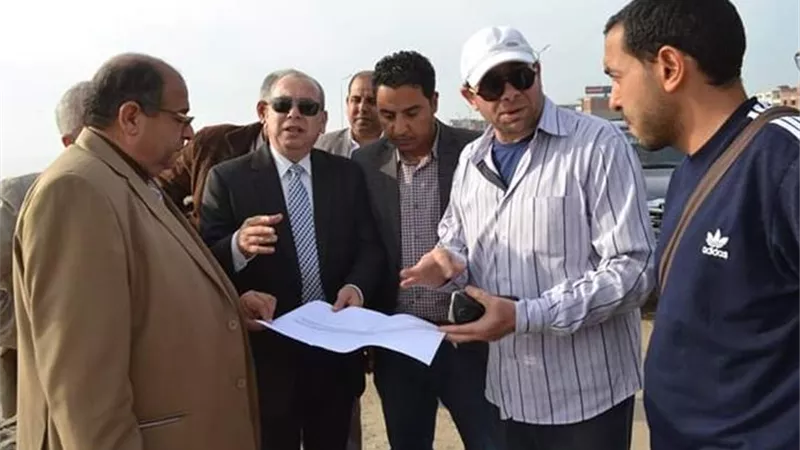 محافظ كفرالشيخ يتابع تعديل مسار كورنيش بحيرة البرلسب ببلطيم