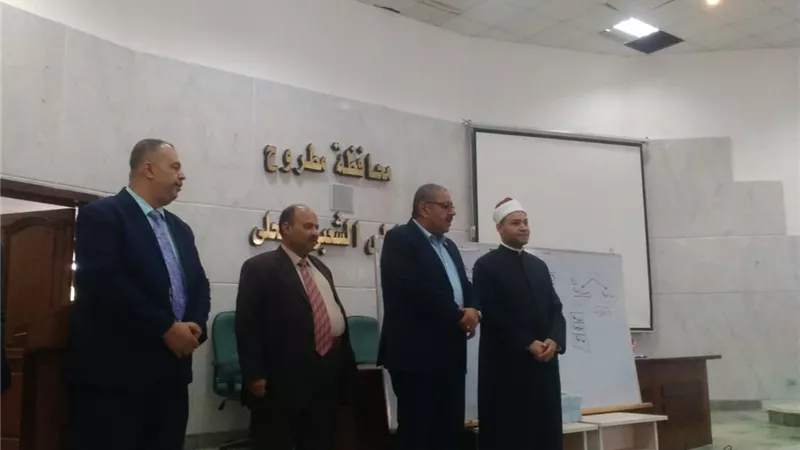 النيلي يتابع فعاليات اليوم الأول القوافل التعليمية بمطروح