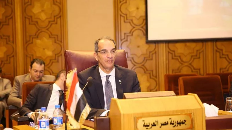 وزير الاتصالات يدعو لتوحيد الجهود من أجل مستقبل عربى مشرق