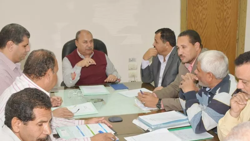 محافظ سوهاج يؤكد أهمية المشروعات الانتاجية وتوفير الدعم اللازم لها