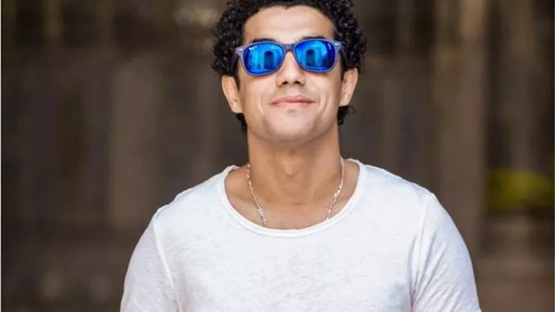 محمد عادل يدخل المستشفى و السبب أبو العروسة