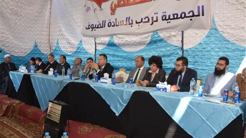 محافظ بني سويف يلتقى جماهير ببا