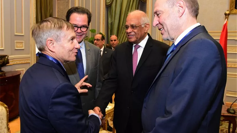 عبدالعال يستقبل وفد لجنة الدفاع الفرنسي