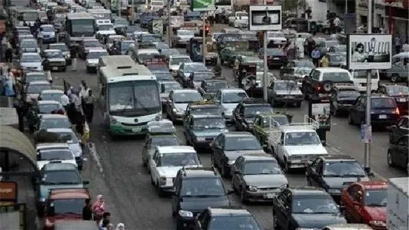 مدير المرور يتفقد الارتكازات الأمنية بين المحافظات لتأمين الرحلات
