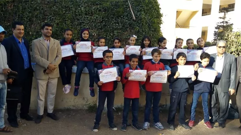 مدرسة عادل عبيدو الرسمية تكرم الاوائل في طابور الصباح