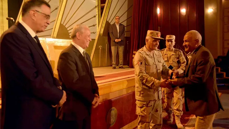 محافظ الأقصر يشهد تكريم الشهداء ومصابى العمليات الحربية