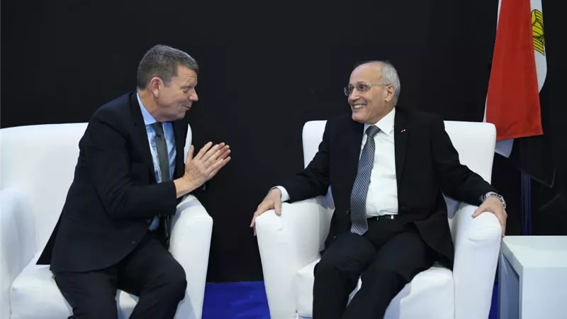 العصار يبحث مع شركة 