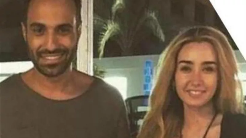 احمد فهمى يتغزل في هنا الزاهد بصورة حصان