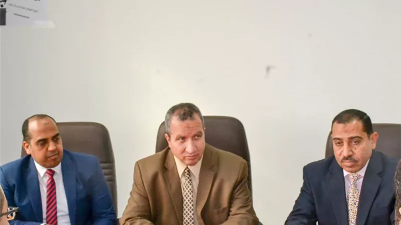 رئيس جامعة السويس يرأس اجتماع اﻷنشطة الطلابية