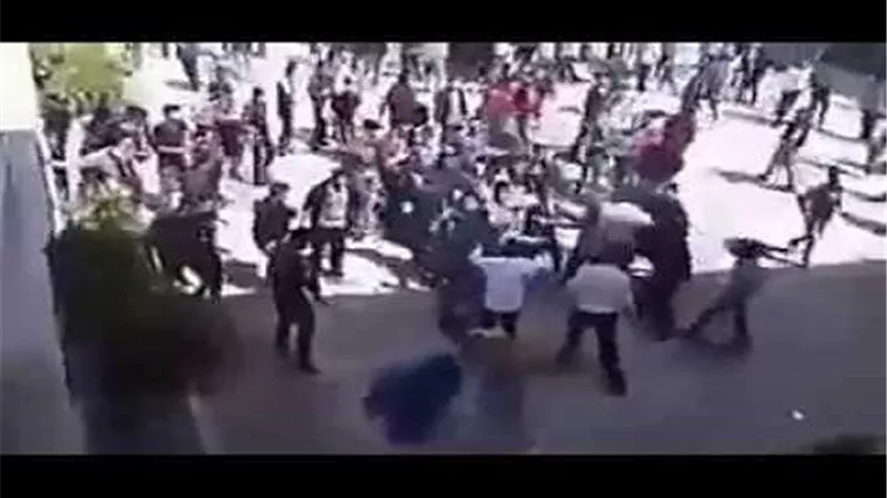 مشاجرة بالجنازير بين أمين المعمل ومدير المدرسة .. والسبب تافه