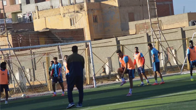 سمير كمونة يحفز لاعبيه لتخطى الحمام المطروحي