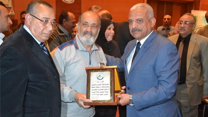 صقر: السويس فى دائرة اهتمام القيادة السياسية لأنها بلد الصمود