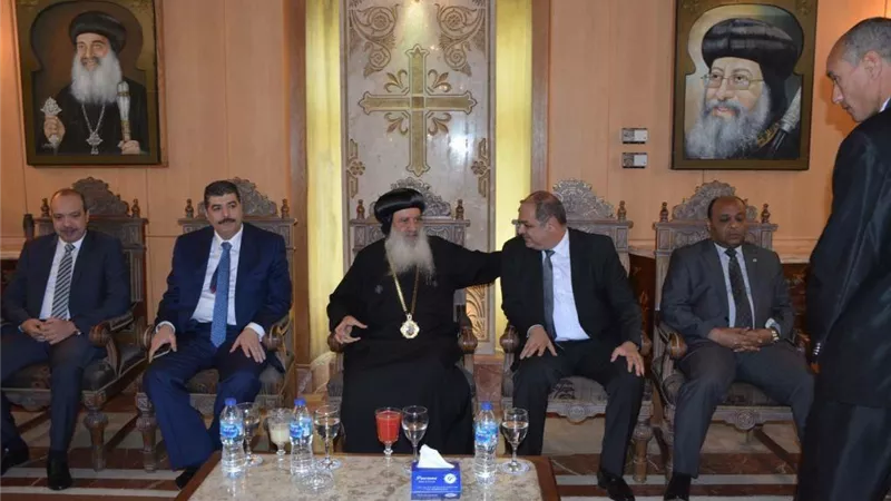 محافظ الغربية يهنئ نيافة الأنبا بولا لترقيته مطراناً لإبراشية طنطا