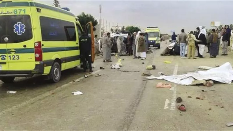 مصرع اثنين واصابة 11 اخرين فى حادثين طرق على زراعى البحيرة