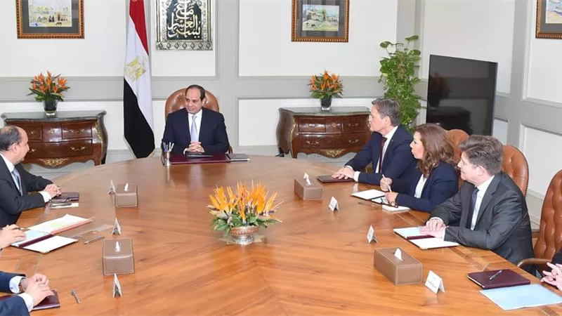 الرئيس يؤكد توجه الدولة نحو استخدام المركبات الصديقة للبيئة