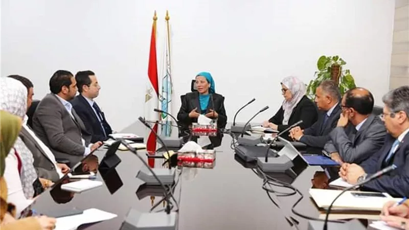 وزيرة البيئة تبحث آليات دمج القطاع الخاص فى منظومة النظافة