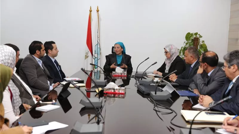 وزيرة البيئة تبحث مع المستثمرين اليات دمج القطاع الخاص في منظومة النظافة