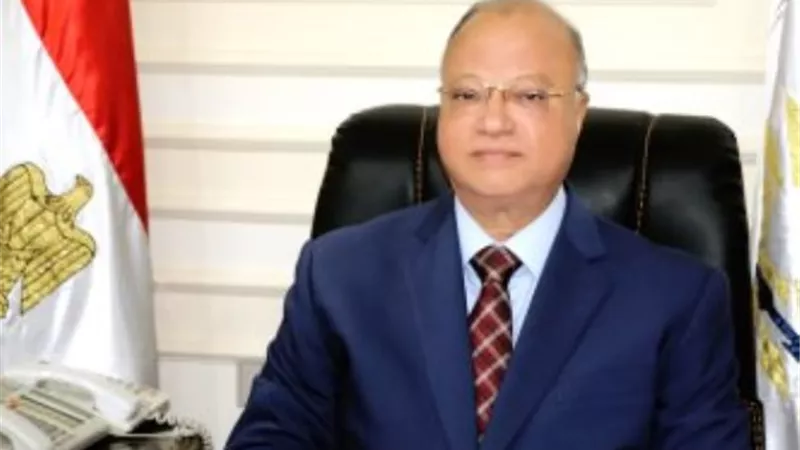 محافظة القاهرة تبحث تطوير مراكز خدمة المواطنين بالأحياء