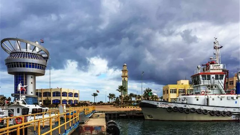 ميناء دمياط يؤكد ميزته التنافسية ويستقبل السفن دون توقف