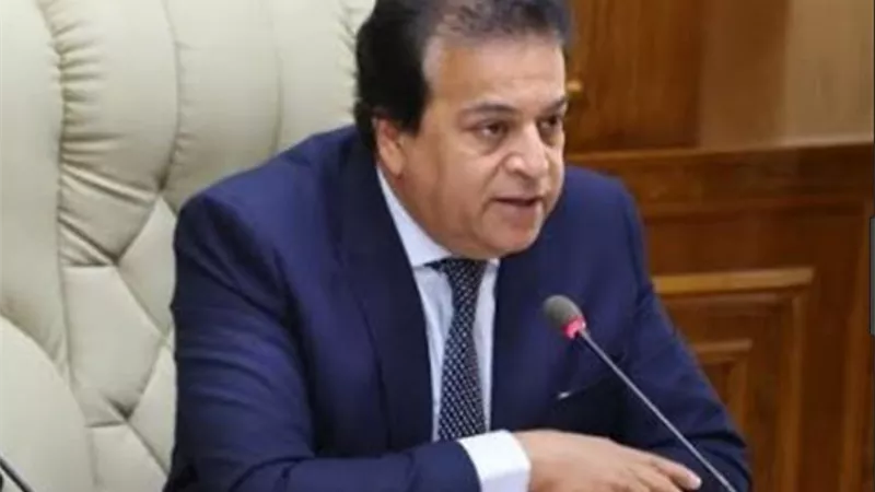 وزير التعليم العالي يستعرض تقريرًا حول 