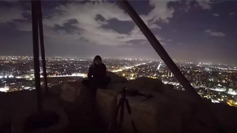 تعليق صادم من كبير الاثريين بخصوص الفيديو الاباحى فوق سطح الاهرامات